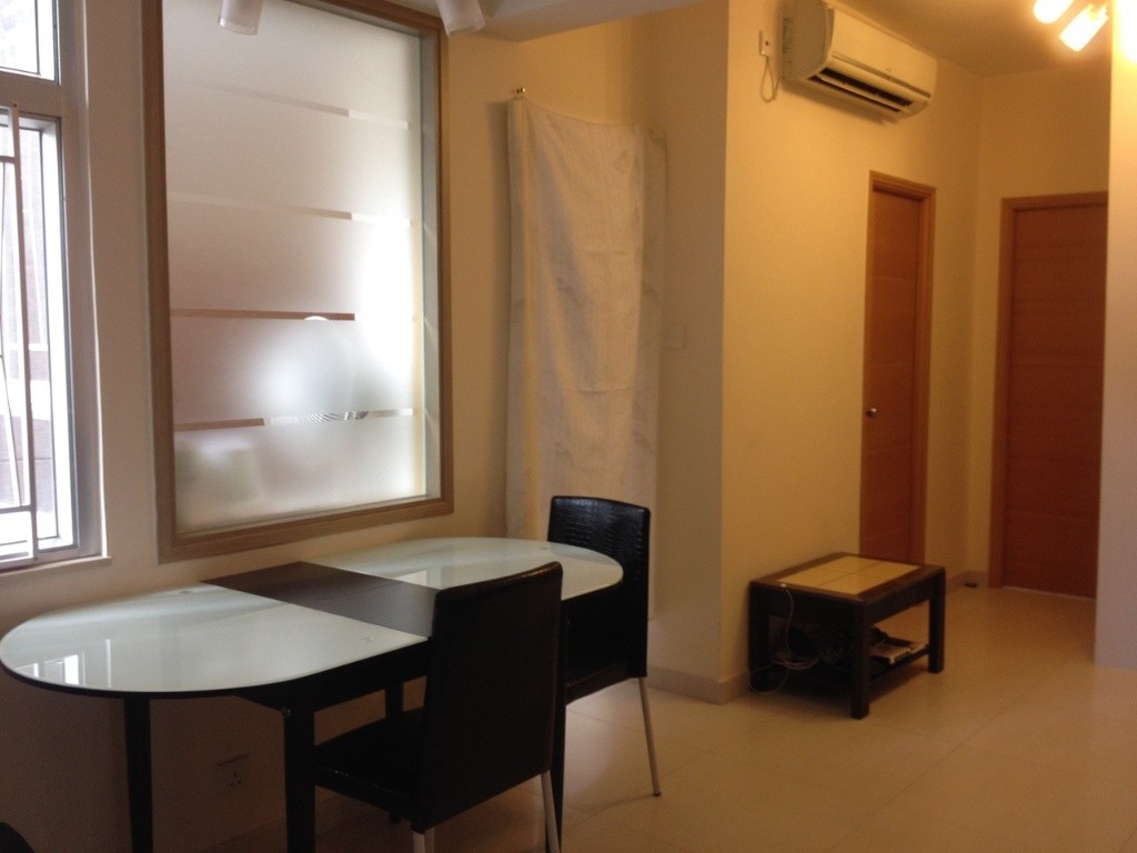 Spacious Master bedroom in a spacious 2BR flat available now, great neighborhood! - 灣仔 - 房間 (合租／分租) - Homates 香港