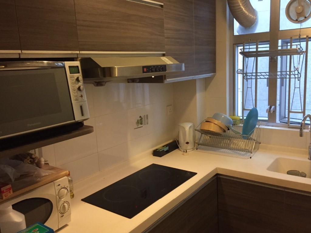 Spacious Master bedroom in a spacious 2BR flat available now, great neighborhood! - 灣仔 - 房間 (合租／分租) - Homates 香港