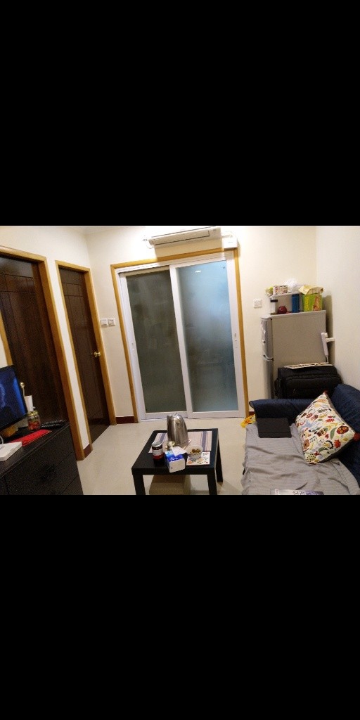 One bedroom with a big sofa bed  - 灣仔 - 房間 (合租／分租) - Homates 香港