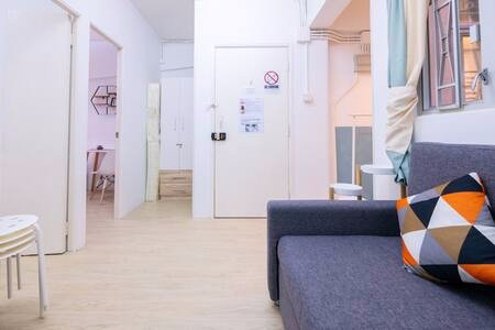 Share flat! 2 mins MTR Walkup building Centre Sheung Wan, 2BR - 上環/中環 - 住宅 (整間出租) - Homates 香港