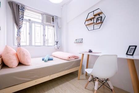 Share flat! 2 mins MTR Walkup building Centre Sheung Wan, 2BR - 上環/中環 - 住宅 (整間出租) - Homates 香港