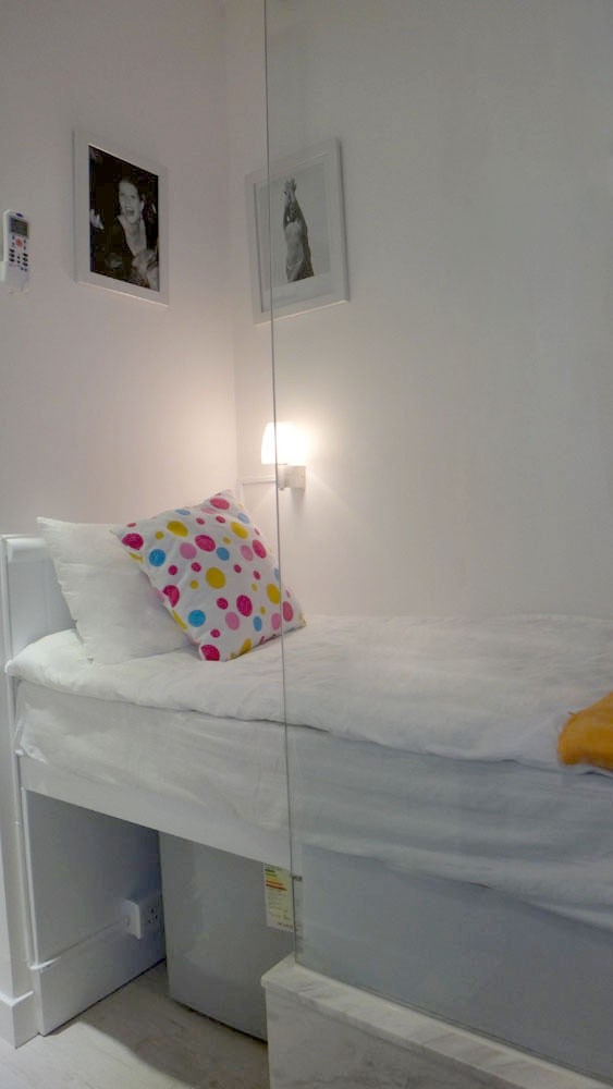 Wan Chai Serviced Studio with private bathroom + once a week maid service - 銅鑼灣 - 獨立套房 - Homates 香港