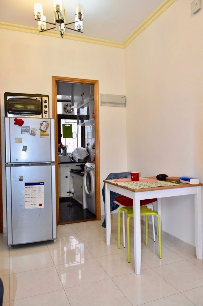 HKU MTR station, quiet, homey, high-rise apartment 1 bedroom to let - 西區 - 房間 (合租／分租) - Homates 香港