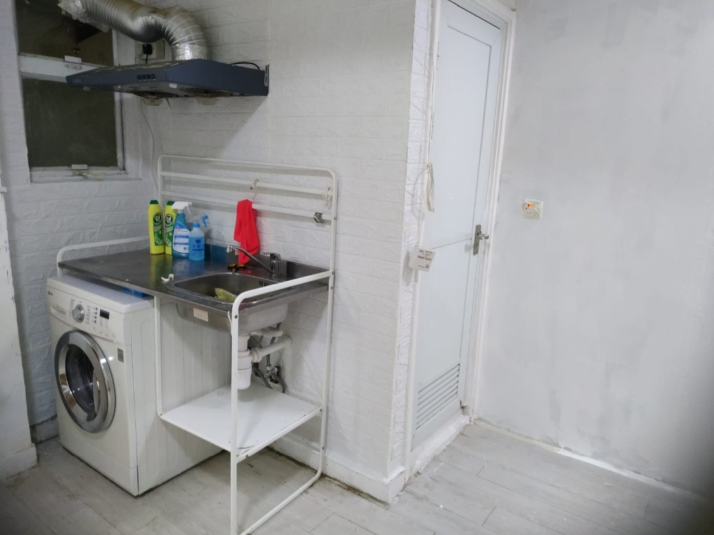 深水埗長樂大廈 Male Coliving Space - Sham Shui Po - Bedroom - Homates Hong Kong