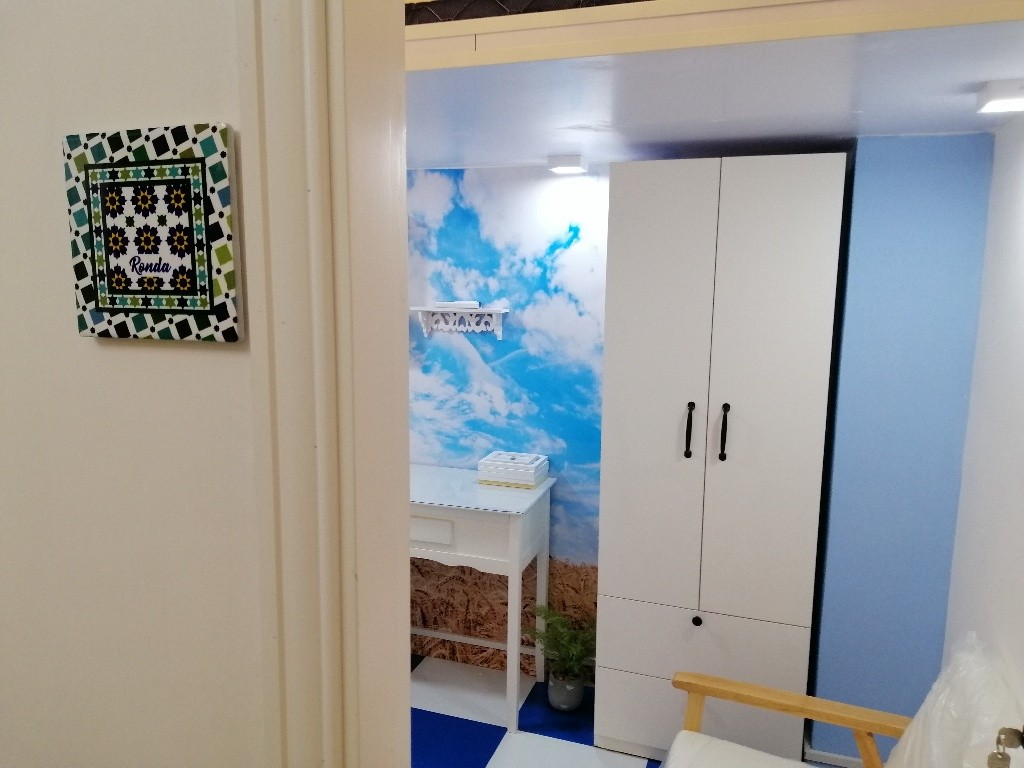 New refurbished shared apartment. 2 mins walk from  SSP staton Move in with your suitcase. - 深水埗 - 房間 (合租／分租) - Homates 香港