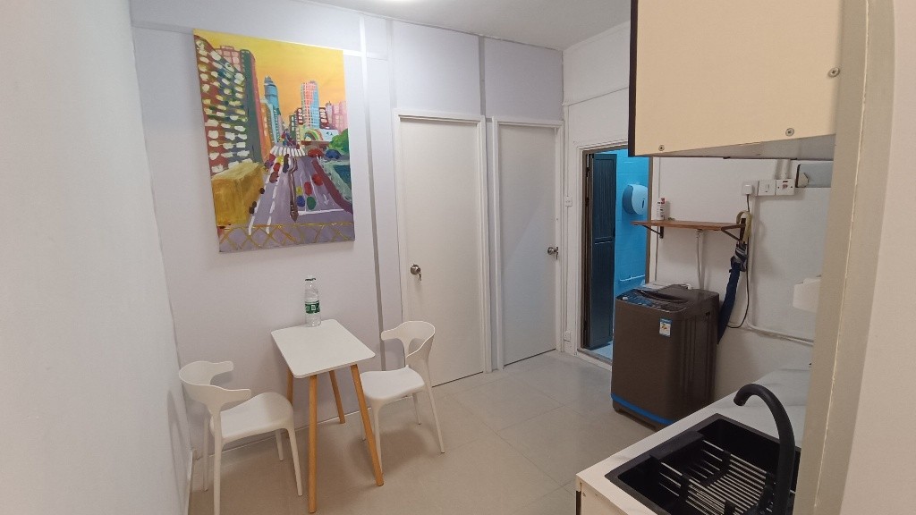 Sham Shui Po female Coliving space  Cheung Sha Building( share Toilet Kitchen) - 深水埗 - 房間 (合租／分租) - Homates 香港