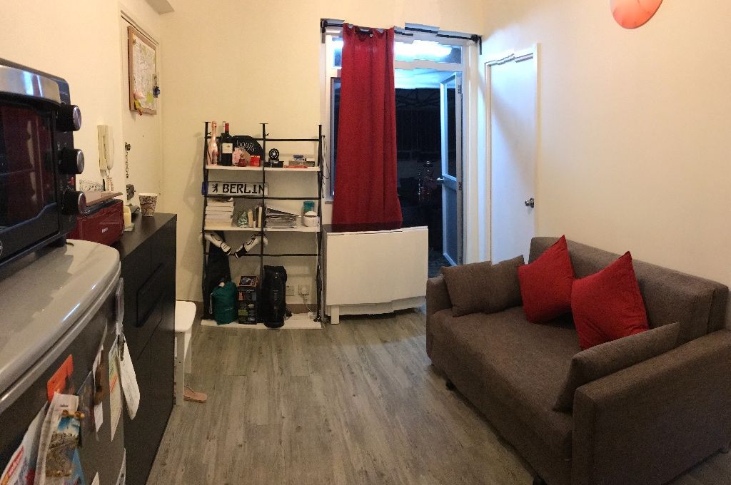 Cozy double bedroom with private terrace (Sai Ying Pun - 西區 - 房間 (合租／分租) - Homates 香港