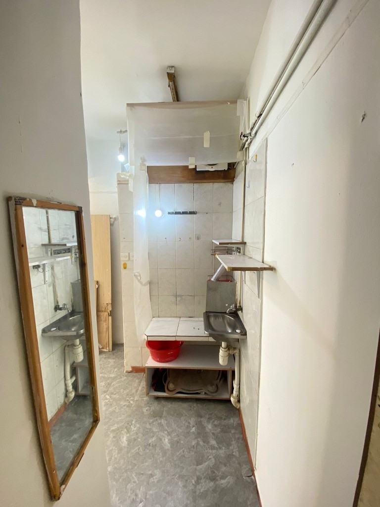 LB24 188C4   No lift buiding at sham Shui Po - 深水埗 - 房間 (合租／分租) - Homates 香港