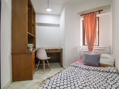 Get Room With convenience :🚶‍♂️Deposit-Free Room 4 Min Walk To KTM Putra 🚈 - villa puteri