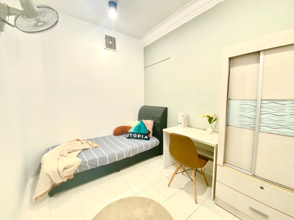 Prime Location Room 📍 with LRT PWTC and Sunway Putra Mall Access - Only 2 Min Walk 🚶‍♀️ - Wilayah Persekutuan Kuala Lumpur - Bedroom - Homates Malaysia