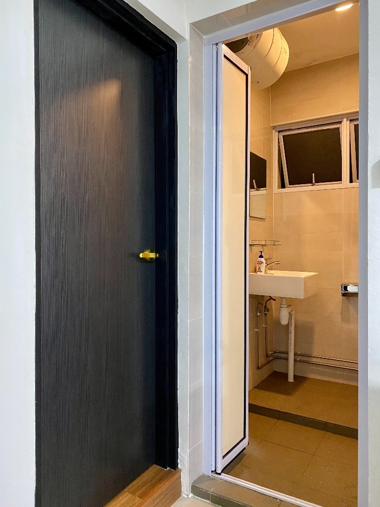 $680 aircon single ladies. Available 8 Feb. No agent fee. Contact owner for viewing. - Hougang 后港 - 分租房间 - Homates 新加坡