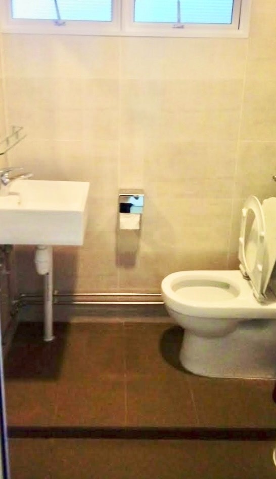 $680 aircon single ladies. Available 8 Feb. No agent fee. Contact owner for viewing. - Hougang 后港 - 分租房间 - Homates 新加坡