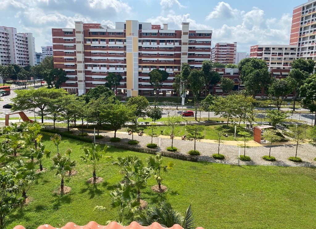 Exclusive EM Flat available for rental - 5 mins walk to Hougang (HG) NE line MRT Station, HG Mall, HG Bus Interchange, spacious Master Bedroom with attached bathroom - Hougang - Bedroom - Homates Singapore