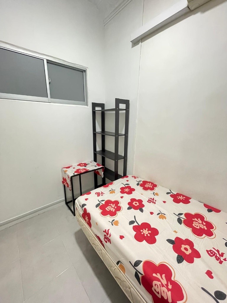 Immediate Available  - Common Room/Strictly Single Occupancy/no Owner Staying/No Agent Fee/Cooking allowed/Near Somerset MRT/Newton MRT/Dhoby Ghaut MRT - Dhoby Ghaut - Bedroom - Homates Singapore