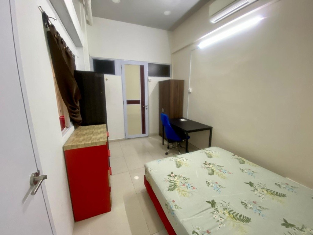  Available Immediate-Master Room/1 or 2 pax stay/no Owner Staying/No Agent Fee/Cooking allowed/Near Tiong Bahru / Outram Park /Redhill /Chinatown MRT  - Redhill - Bedroom - Homates Singapore