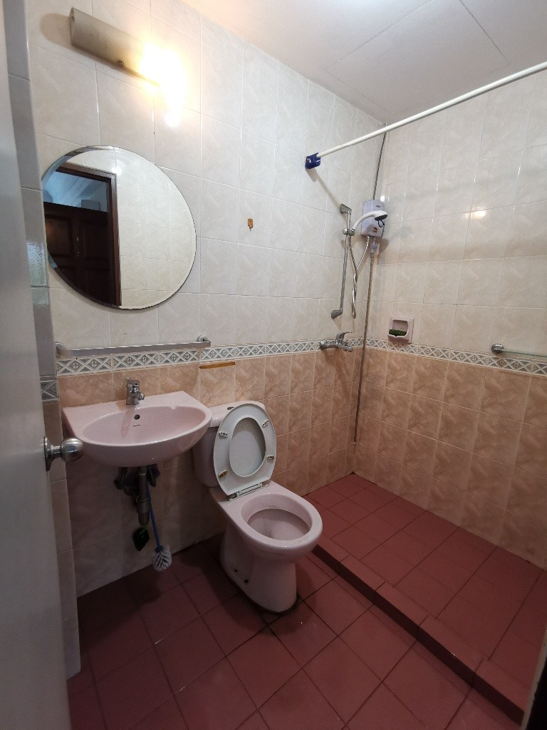 Available Immediate-Common Room / 1 or 2 person stayy/no Owner Staying/No Agent Fee/Cooking allowed/ Shared Bathroom/Novena MRT / Boon Keng MRT / Toa Payoh MRT / Farrer Park  - Boon Keng - Bedroom - Homates Singapore