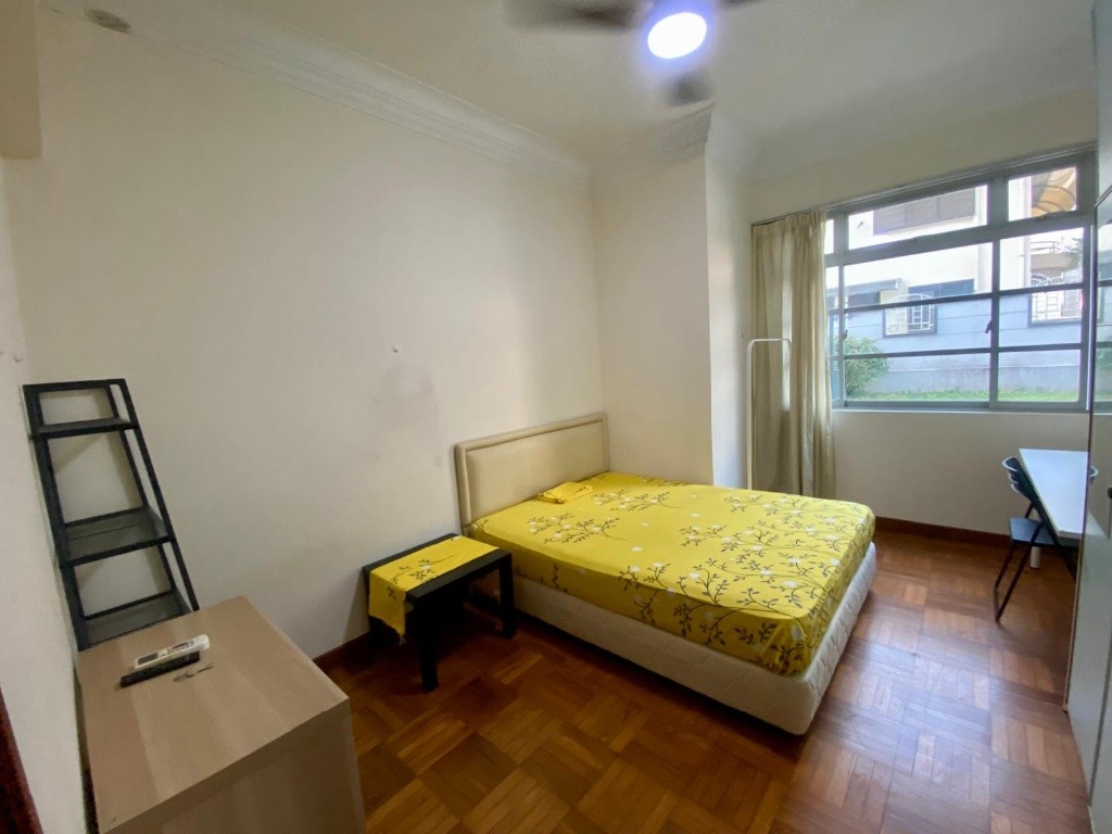 Available  Immediate - Common Roomy/Wifi/Fully Air-con/No Owner Staying/No Agent Fee/Cooking allowed/Near Newton MRT/Near Orchard MRT/Stevens MRT - Newton - Bedroom - Homates Singapore