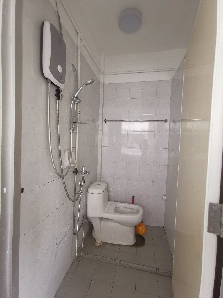 Available 8 Sep/Common Room/FOR 1 PERSON STAY ONLY/Wifi/No window/Light cooking allowd/No owner staying/No Agent Fee/Near Novena MRT/Toa Payoh MRT/Caldecott MRT - Novena - Bedroom - Homates Singapore