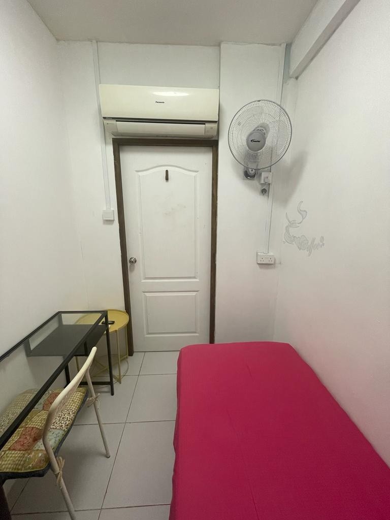 Available 12 Oct/Common Room/FOR 1 PERSON STAY ONLY/Wifi/No owner staying/No Agent Fee/Cooking allowed/Near Lavender MRT/Nicoll Highway MRT / Bugis MRT - Lavender - Bedroom - Homates Singapore