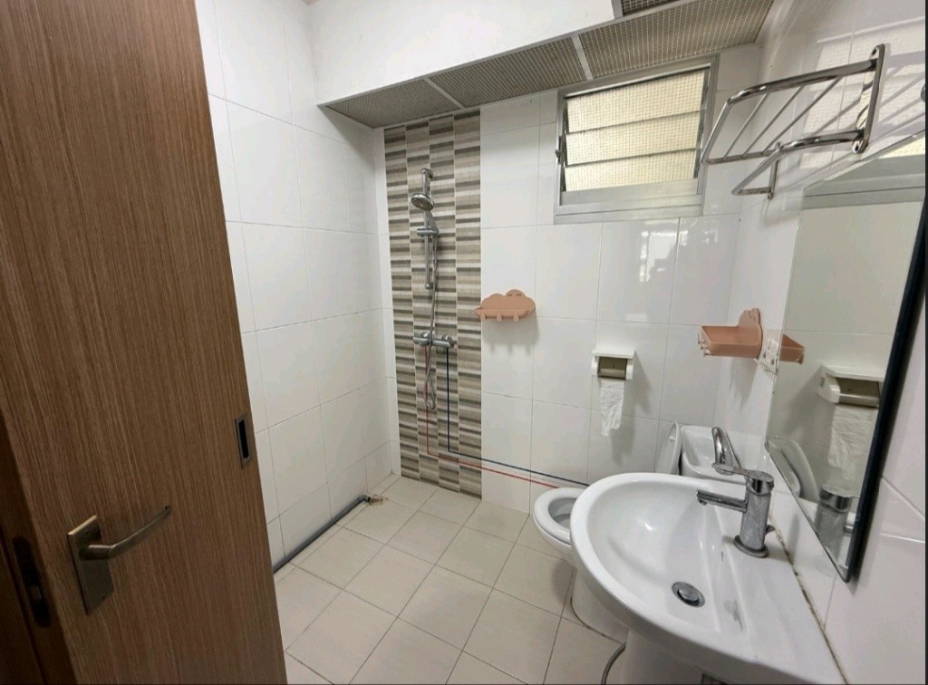 主人房出租 Master bedroom+ bathroom @ $950 - Punggol 榜鵝 - 分租房間 - Homates 新加坡
