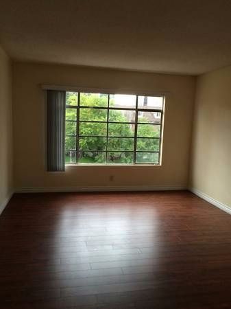 $1050 Seeking Roommate - Spacious 2 bed/2 bath available ASAP!  - Agoura Hills 阿古拉山 - Flat - Homates United States