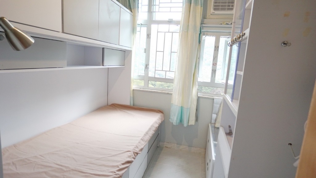 FEMALE SINGLE ROOM FOR RENT with Full Facilities. 4 window s, mountain  Greek view  and facing to South side direction! - Sha Tin/Fo Tan - Bedroom - Homates Hong Kong