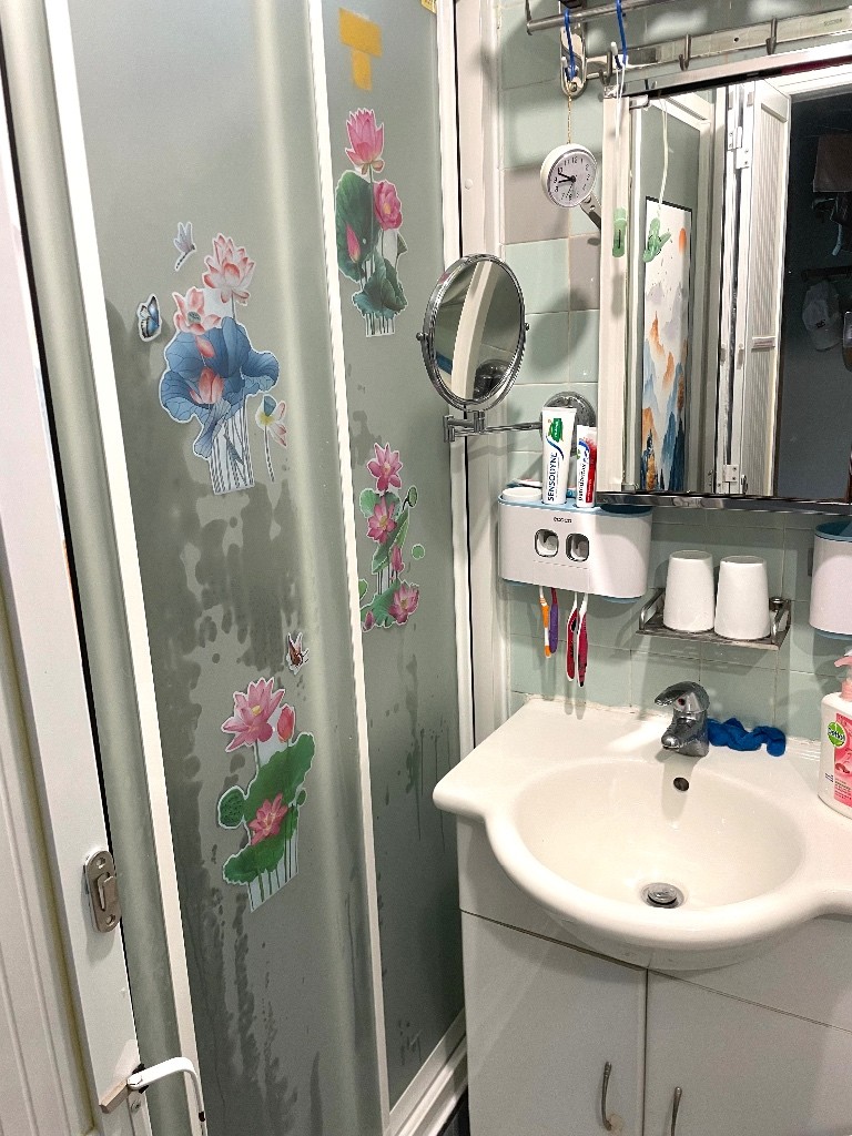 FEMALE SINGLE ROOM FOR RENT with Full Facilities. 4 window s, mountain  Greek view  and facing to South side direction! - Sha Tin/Fo Tan - Bedroom - Homates Hong Kong