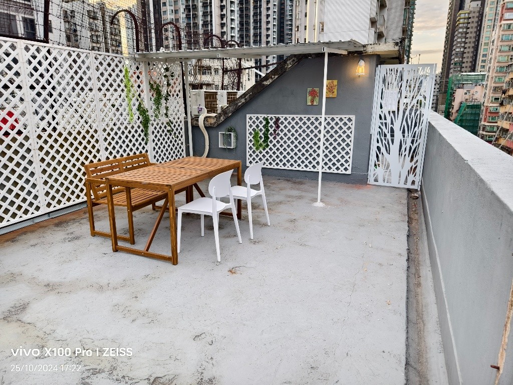 New shared apartment with separate rooftop garden 60ft to 90ft room size - Sham Shui Po - Bedroom - Homates Hong Kong