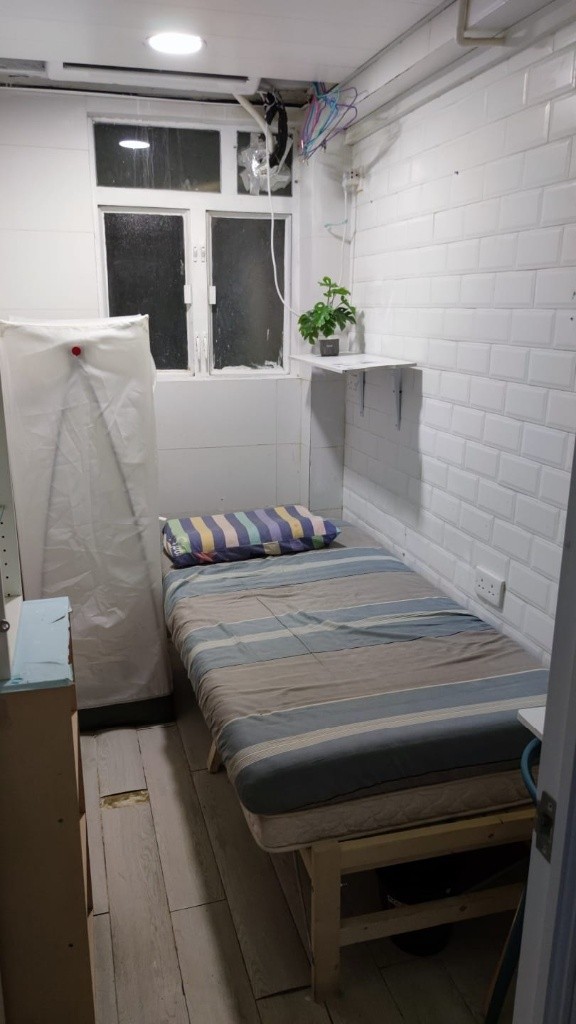 b02 CHEUNG SHA WAN ROAD MALE COLIVING SPACE  - Sham Shui Po - Bedroom - Homates Hong Kong