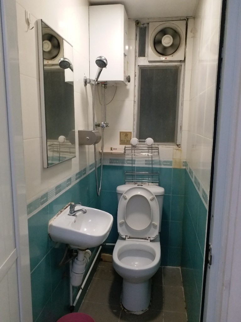 b02 CHEUNG SHA WAN ROAD MALE COLIVING SPACE  - Sham Shui Po - Bedroom - Homates Hong Kong