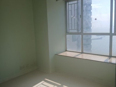 Master bedroom with ensuite bathroom, with basic furniture, high rise with sea view - 屯門碼頭 湖翠路280號