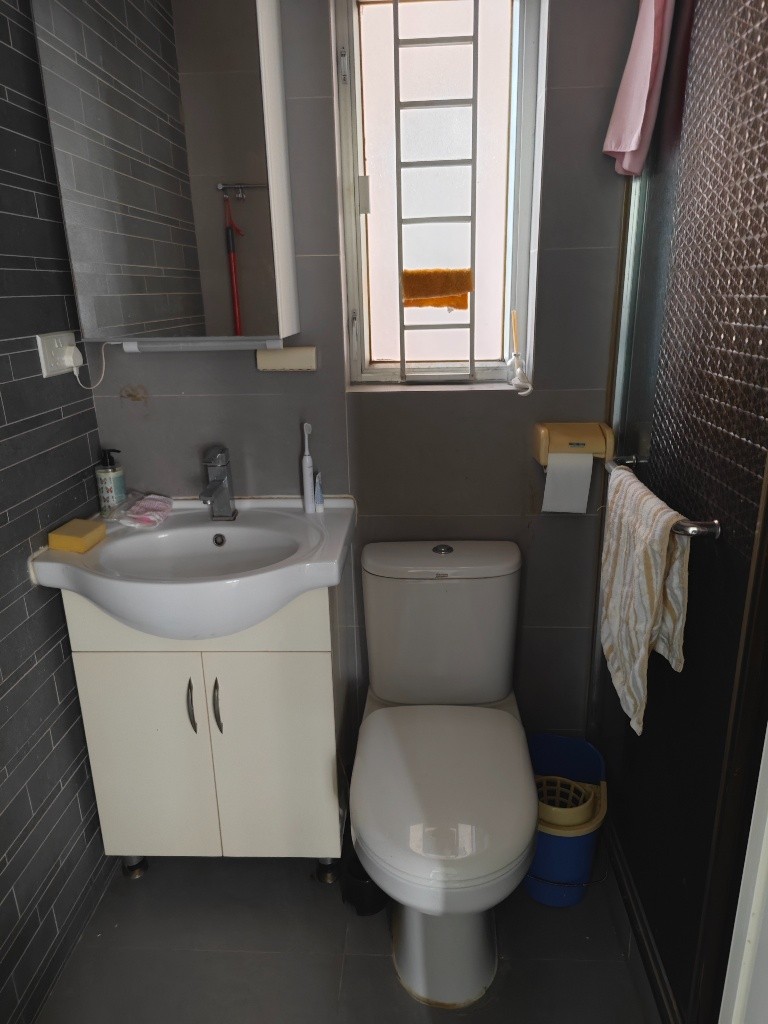 開揚交通方便新裝簡潔光猛房 - 屯門 - 房間 (合租／分租) - Homates 香港