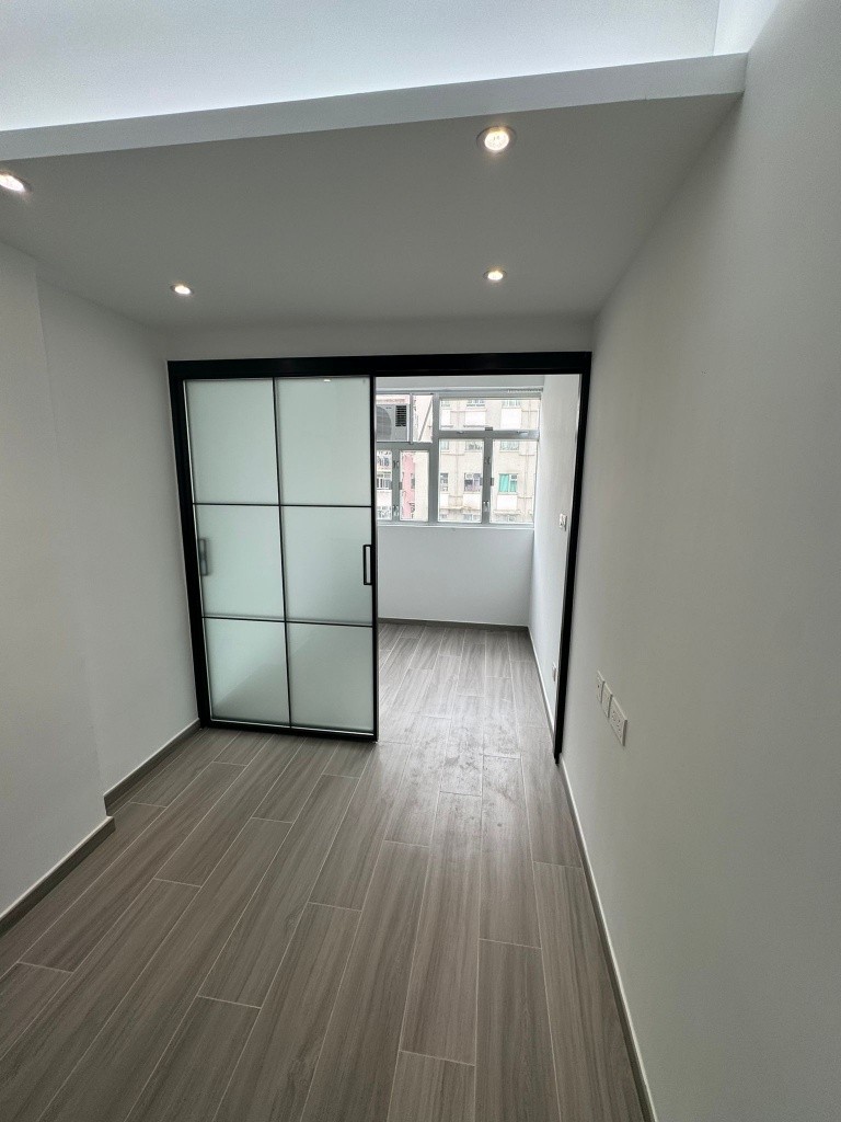 長榮大廈1房1廳，太子地鐵站旁邊 (微信ID: HK_CoLive ) - 太子 - 房間 (合租／分租) - Homates 香港