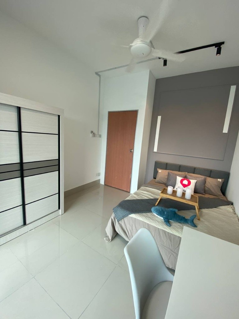 ⚠️Available Now !! LOW Deposit !!🔥🌃Middle Balcony Room📍Razak City Resident @ Sungai Besi - Wilayah Persekutuan Kuala Lumpur - Bedroom - Homates Malaysia