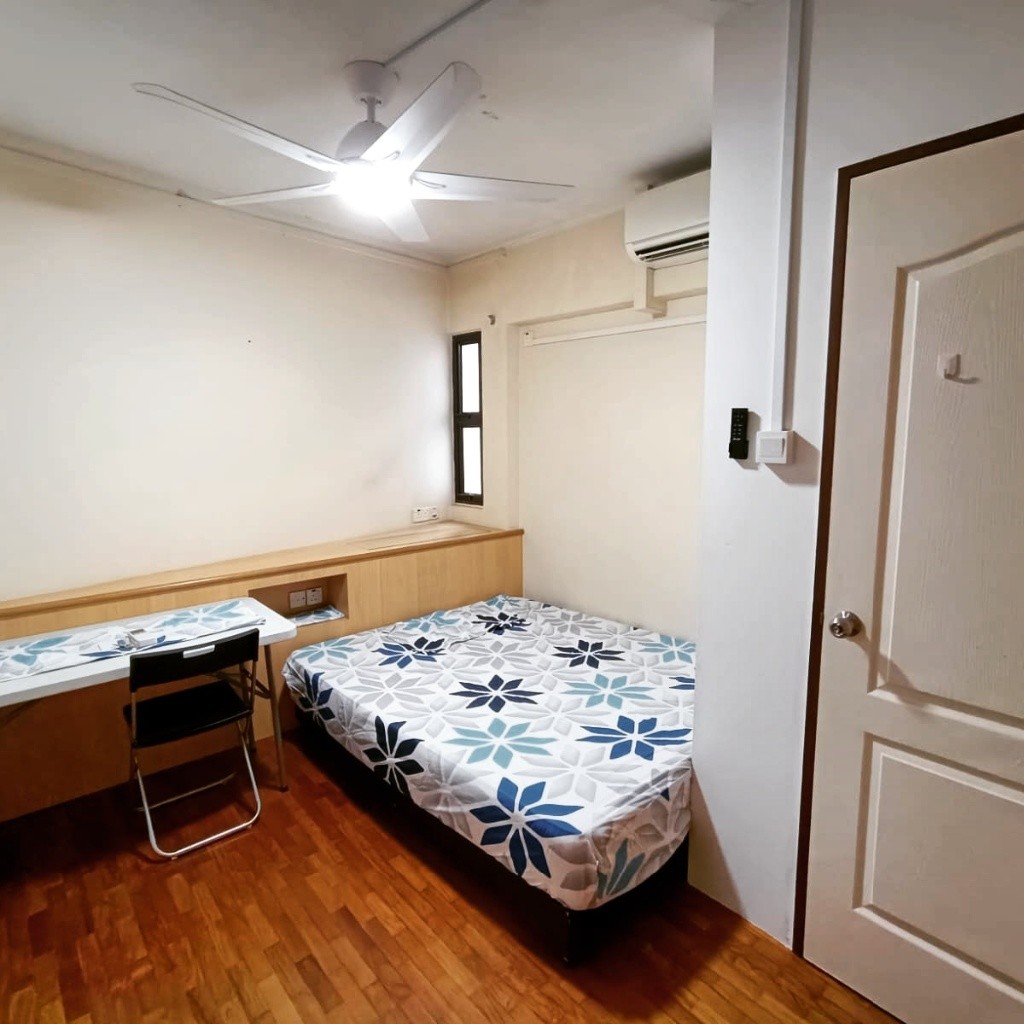 Available 25 Jul- Common Room/1 or 2 person stay/fully furnished room with bed/wardrobe/celling fan and air-con/no Owner Stay/No Agent Fee/Cooking allowed/Near Clementi MRT/Dover MRT - Clementi 金文泰 -  - Homates 新加坡