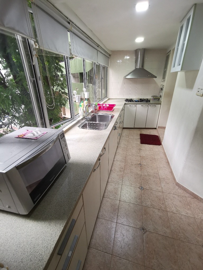 Available 25 Jul- Common Room/1 or 2 person stay/fully furnished room with bed/wardrobe/celling fan and air-con/no Owner Stay/No Agent Fee/Cooking allowed/Near Clementi MRT/Dover MRT - Clementi 金文泰 -  - Homates 新加坡