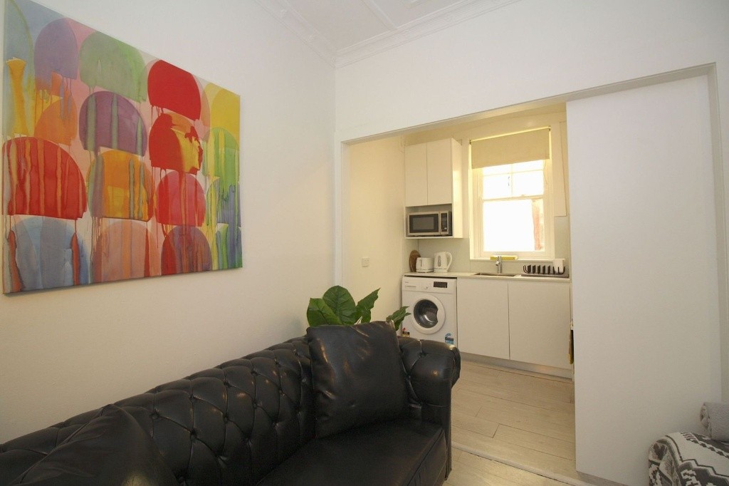 NEWLY FURNISHED STUDIO IN 1 BUKIT BATOK STREET 25, SINGAPORE 6558882 - Jurong West 裕廊西 - 獨立套房 - Homates 新加坡