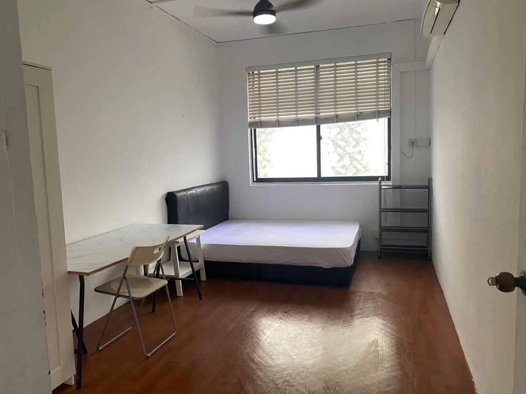 Room for Rent / Tiong Bahru MRT / Common Room / 1 Pax Stay / Available Immediate / RM1 - Tiong Bahru 中嗒魯 - 整個住家 - Homates 新加坡