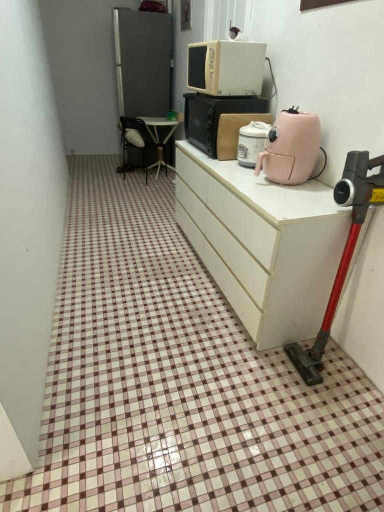 Room for Rent / Tiong Bahru MRT / Common Room / 1 Pax Stay / Available Immediate / RM1 - Tiong Bahru 中嗒魯 - 整個住家 - Homates 新加坡