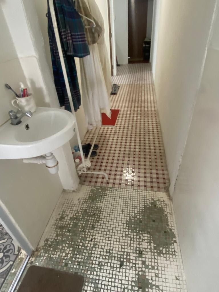 Room for Rent / Tiong Bahru MRT / Common Room / 1 Pax Stay / Available Immediate / RM1 - Tiong Bahru 中嗒魯 - 整個住家 - Homates 新加坡