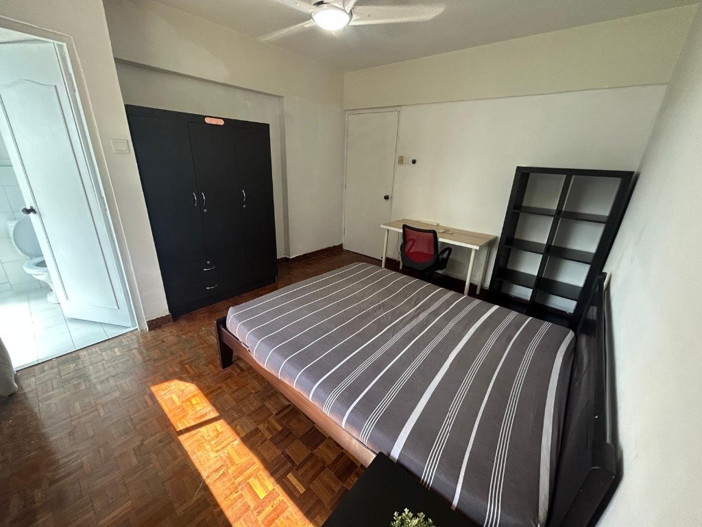 PINE GROVE 1P- Dover / Clementi mrt - Condo Master bedroom (Swimming pool &amp; gym) * Available Immediate - Bukit Timah - Flat - Homates Singapore