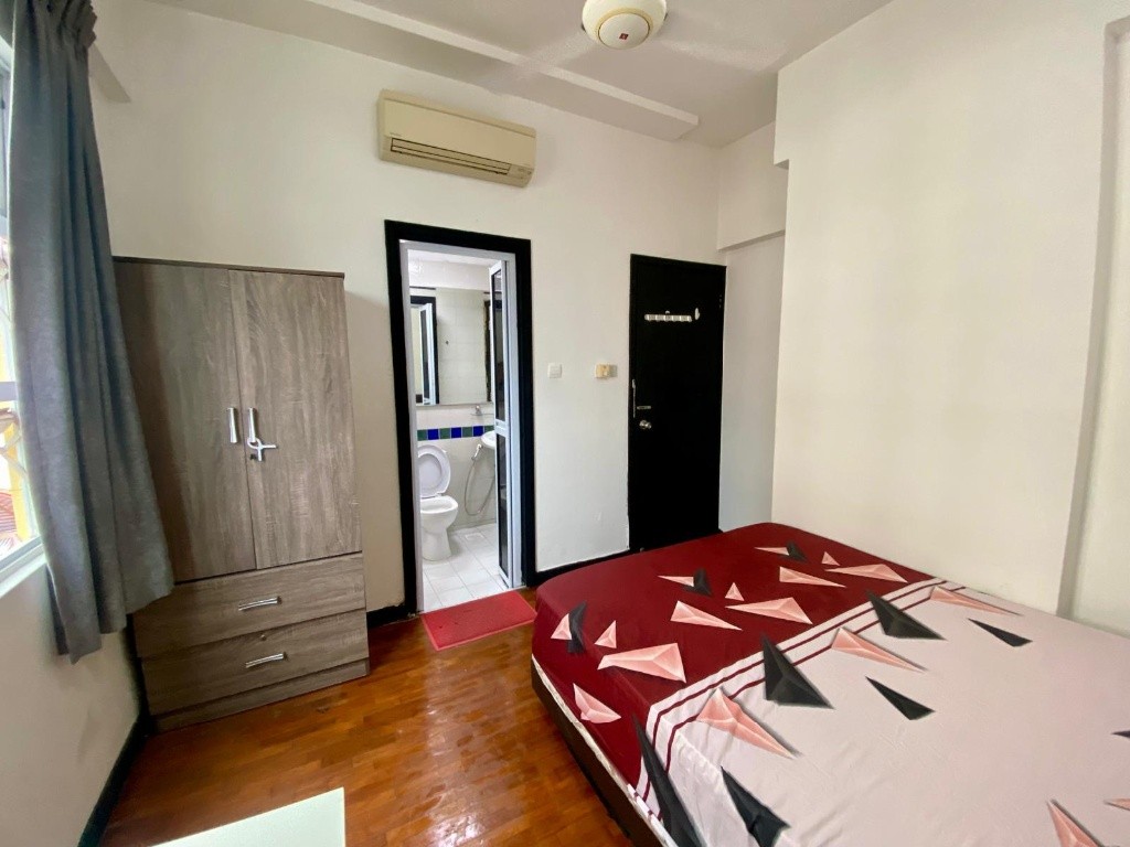 Room for rent / Kallang MRT / Stadium MRT / Mountbatten MRT / Master room / 1pax stay / Available 2 September - Geylang 芽籠 - 分租房間 - Homates 新加坡
