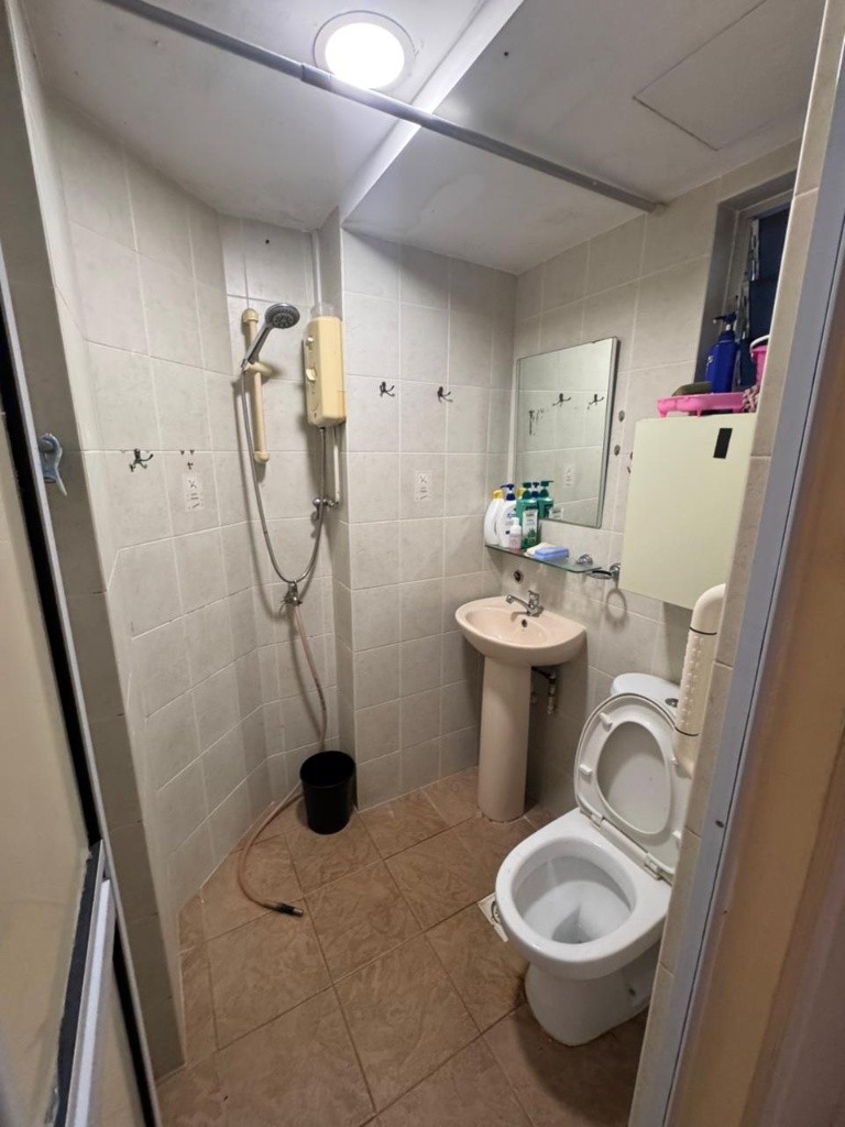 Room for rent / CLEMENTI / Common room / 1-2 pax stay / Available 2 Oct - Clementi 金文泰​​ - 分租房間 - Homates 新加坡